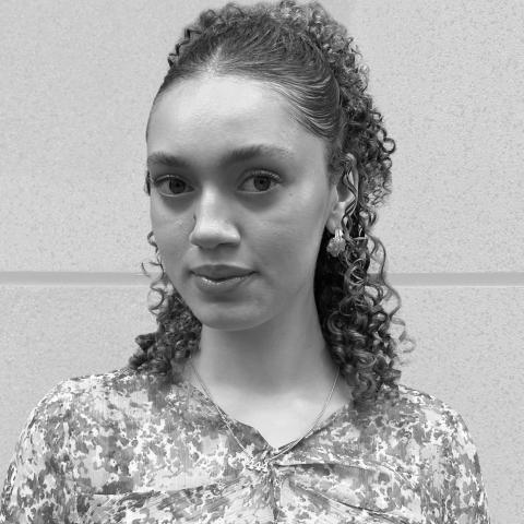 Kelis Beckford. Teckenspråks- och dövblindtolk.